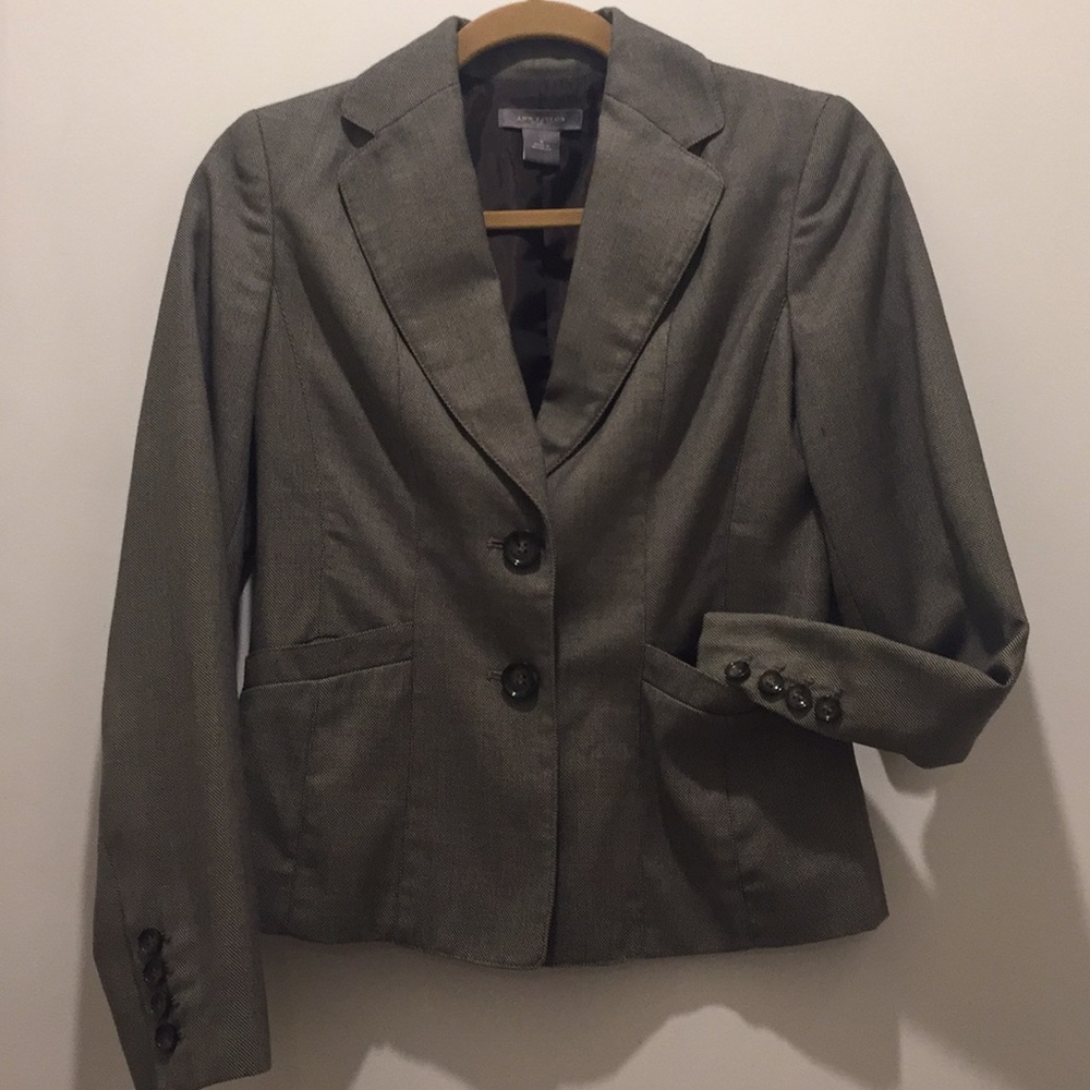 Ann Taylor “Signature Fit” suit set. DONATED